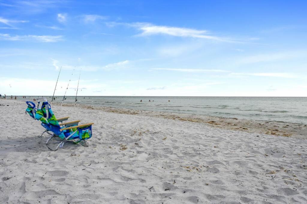 The Spanish Beach Home Only 10Mins From The Beach! Ларго Экстерьер фото